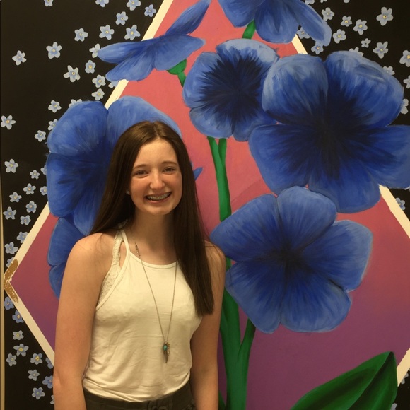 Meet your Posher, Shelby - Picture 3 of 4